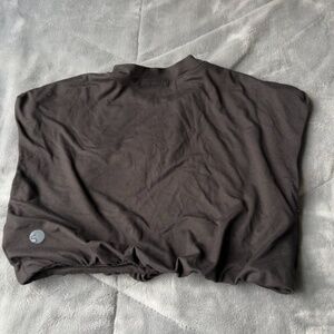 Give the label cropped shirt